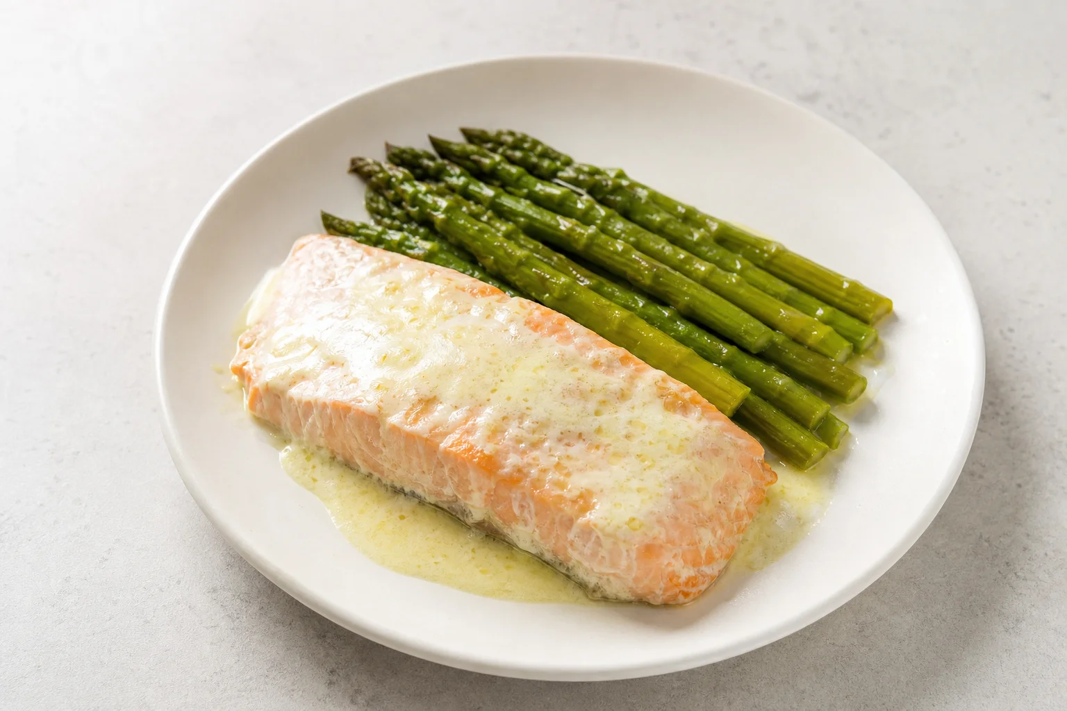 Baked salmon with asparagus and lemon yogurt sauce