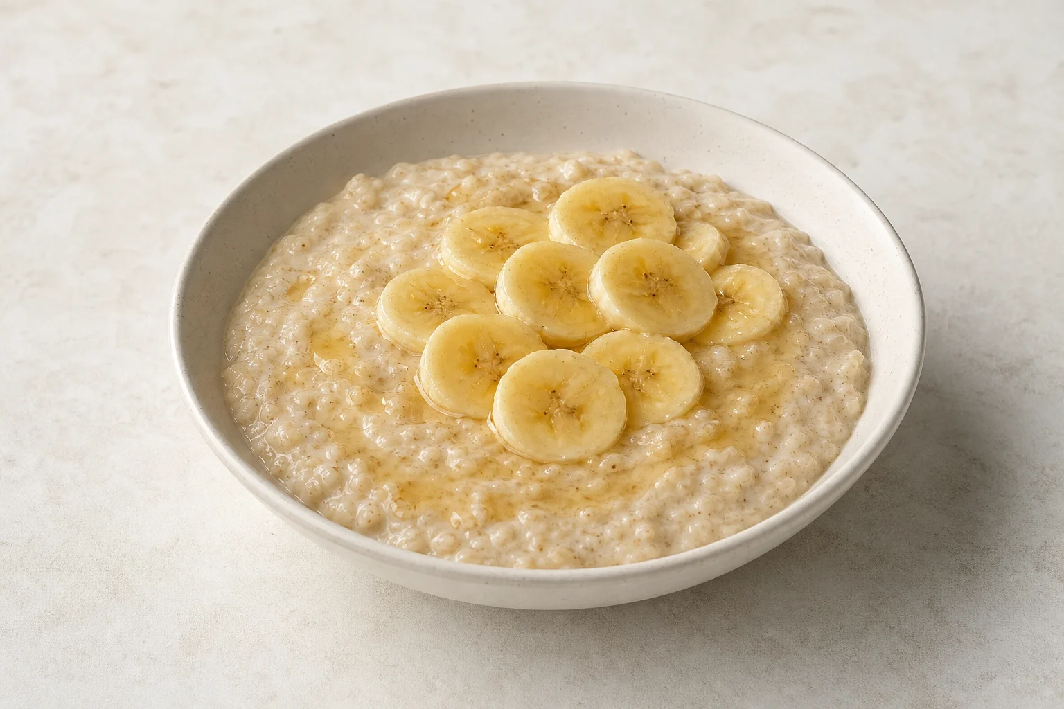 Classic porridge with banana and honey