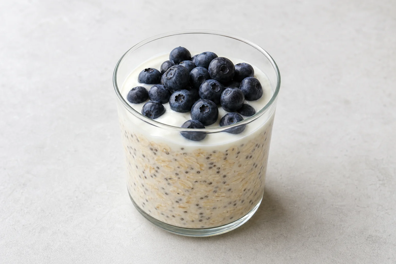 Overnight oats with berries