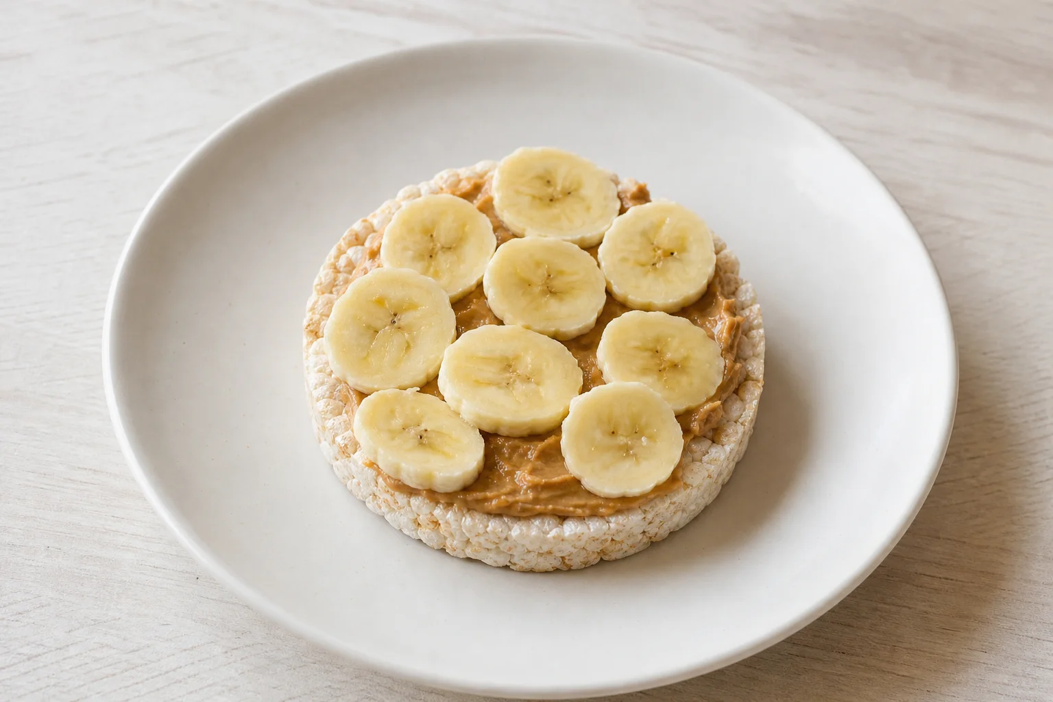 Rice cakes with peanut butter and banana